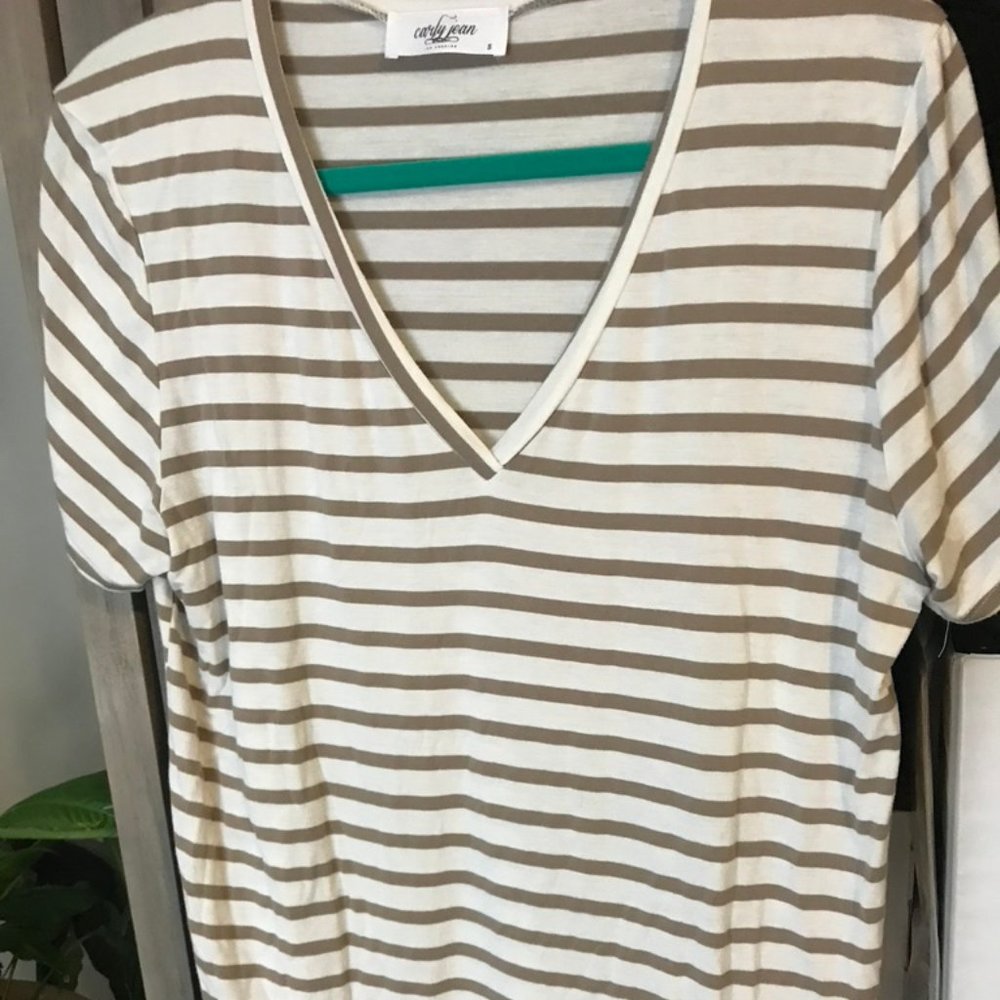 tshirt, favorite v-neck tee